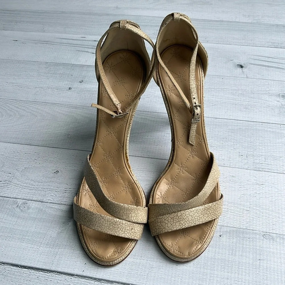 Vintage CHANEL 2005 D’Orsay Beige Pumps Size 38/8 - Picture 3 of 14